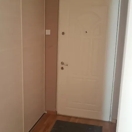 Apartmán A Nicely Furnished Spacious In A Quiet Part Of *