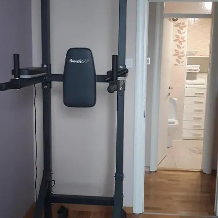 A Nicely Furnished Spacious In A Quiet Part Of Apartmán